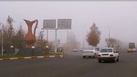 Suhu Makin Dingin, Kabut Menutupi Kota Zanjan