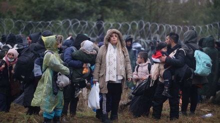 Belarus, Poland trade barbs over attempted crossings of asylum seekers