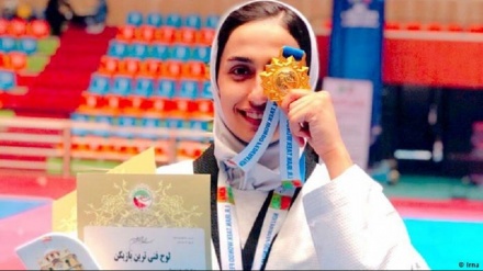 世界テコンドー女子選手権大会57キロ級で、イラン選手が優勝