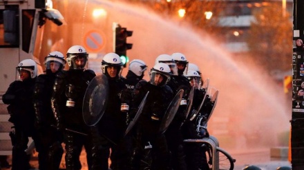 Many injured, arrested as Dutch police clashes with protesters for third night in row