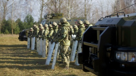 Operacioni special ukrainas në kufirin me Bjellorusinë për t'u marrë me krizën e refugjatëve
