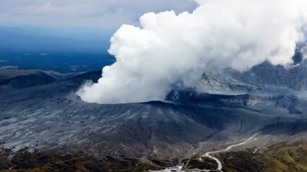 阿蘇山の噴火警戒レベルが３から2に引き下げへ