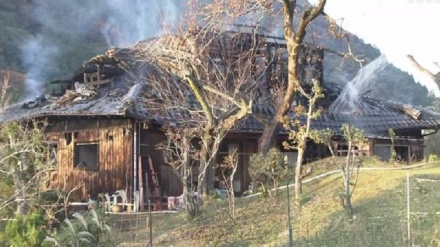 三重･津で住宅が全焼し、住人と見られる2人の高齢夫婦の遺体が発見