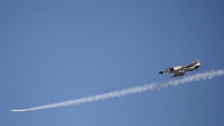 Le F-4 iranien frappe les navires USA 
