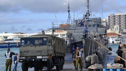 日本全国で自衛隊統合演習が開始、沖縄で民間港の使用に市民団体が抗議