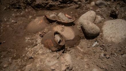 ペルーで、ガス管の敷設工事現場から2000年前の墓地遺跡が発見