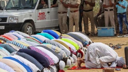 भारत के गुरुग्राम में आठ जगहों पर नमाज़ पढ़ने की अनुमति ख़त्म, कट्टरपंथी संगठनों के उपद्रव के बाद प्रशासन ने दबाव में उठाया क़दम