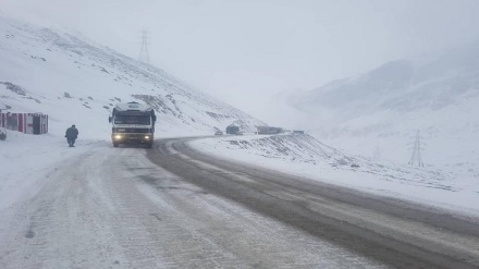 برف و کولاک ارتباط شمال و جنوب افغانستان را مختل کرد