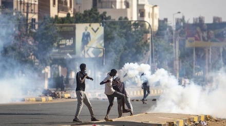 Sudan, Hamdok come premier: proteste con morti e feriti  