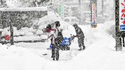 日本全国で今季一番の冷え込みにより福島で初雪、静岡や名古屋などで初氷