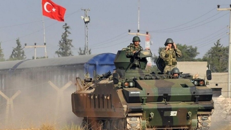 نیروهای ارتش ترکیه به بهانه مبارزه با تروریست ها  به اراضی سوریه و عراق حمله می کنند