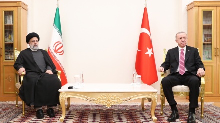イラン大統領、トルコ、タジキスタン両首脳と個別会談