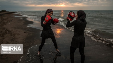 Femrat iraniane ushtrojnë boks në përgatitje të garave