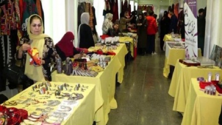 بازدید مقامات ارشد طالبان از نمایشگاه صنایع دستی در کابل