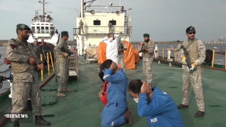 伊朗海军编队成功护航击退海盗