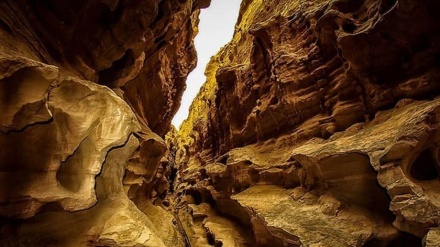 イラン南部の景勝地チャークーフ峡谷