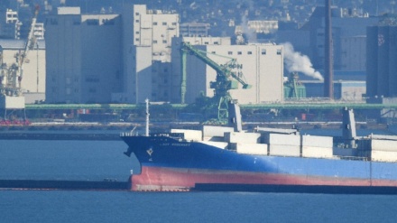パナマ船籍貨物船が、博多港の防波堤に衝突し乗り上げるも負傷者なし