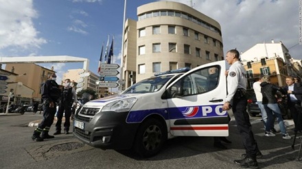 仏カンヌで、警官が刃物で刺される