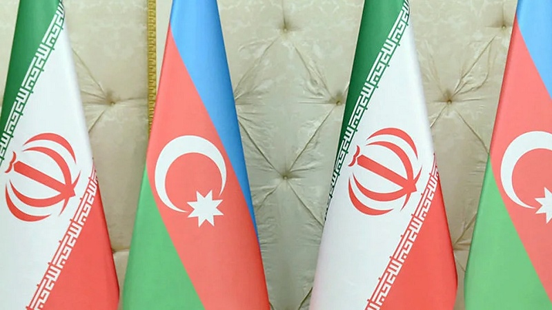 イランとアゼルバイジャンの国旗