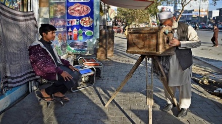 حاجی میرزمان و ۵۰ سال عکاسی با جعبه چوبی 