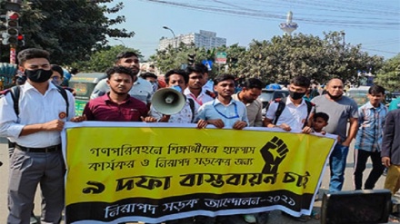গণপরিবহনে অর্ধেক ভাড়া ও নিরাপদ সড়কের দাবিতে আজও শিক্ষার্থীদের বিক্ষোভ 