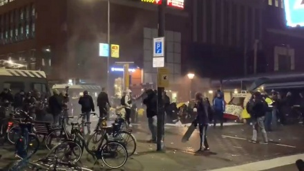 Olanda, scontri polizia e manifestanti anti-restrizioni + VIDEO