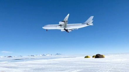南極にエアバスＡ340型機が着陸、史上初　　　　　　