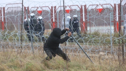Belarus leader: ‘We are not barbarians’, do not want confrontation with Poland over migrants