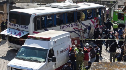 Messico, autobus di pellegrini si schianta su edificio: 19 morti