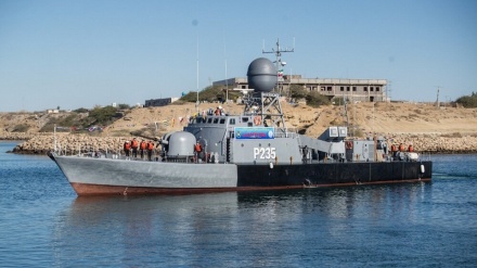 两艘导弹驱逐舰加入伊朗海军