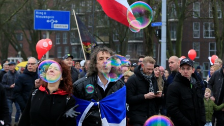 Protesta në Holandë kundër kufizimeve për shkak të pandemisë Korona