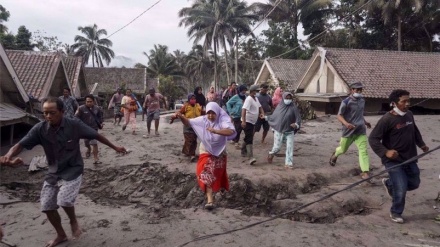 Over dozen killed, thousands fleeing as Java volcano erupts in Indonesia