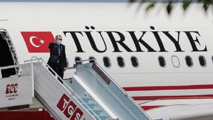 Turchia, Erdogan e' giunto in Qatar: obiettivo salvare la lira