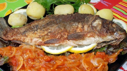 イラン料理；北部ゴレスターン州の魚料理「キャプール・キャレ」