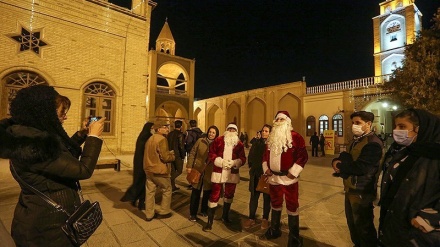 Menjelang Tahun Baru, Gereja Vank Isfahan Padat Pengunjung (2)