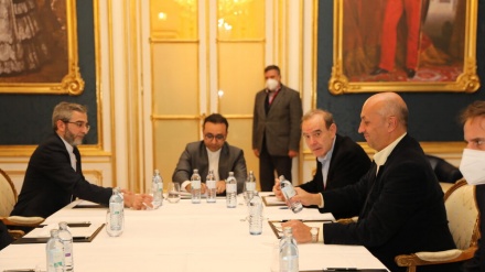 イラン代表団が、ウィーンで2日目の協議を続行