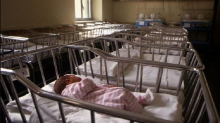 Covid svuota le culle, meno nati in Italia