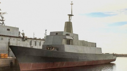 L'Iran sort son navire-espion