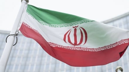 平和活動家らが、集団で対イラン制裁解除を要求