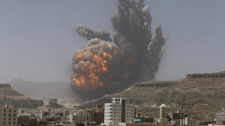 サウジ戦闘機がイエメン首都を攻撃