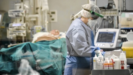 全球每日新增确诊病例首超100万例