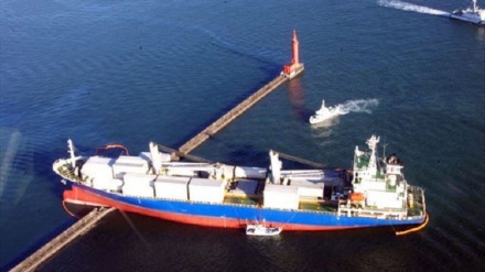 博多港貨物船事故： 船長「灯台を見誤った」