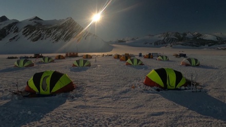 南極で皆既日食が観測　およそ１８年ぶり