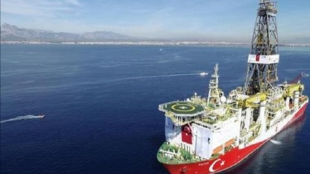 Türk gazeteci:Yunanistan günlük 4 bin varil petrol çıkarıyor; Türkiye seyrediyor