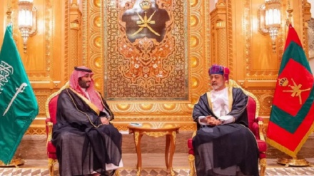 Arabia Saudita, bin Salman visita in Oman per accordi da 30 mld