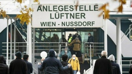 Covid, l’Austria pensa a un bonus da 500 euro a chi fa la prima dose