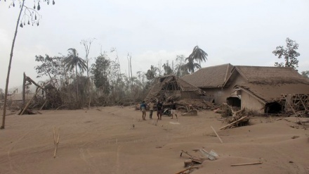 Erupsi Semeru, Belasan Meninggal dan Ribuan Rumah Rusak 