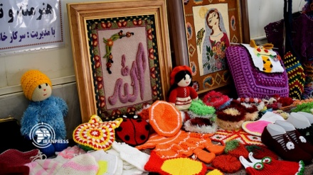 イラン西部ブルージェルドで伝統工芸見本市が開催、エナメル細工や民族衣装など様々