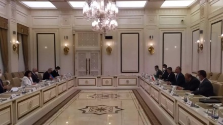 Iranian FM, top Azeri MP meet in Baku