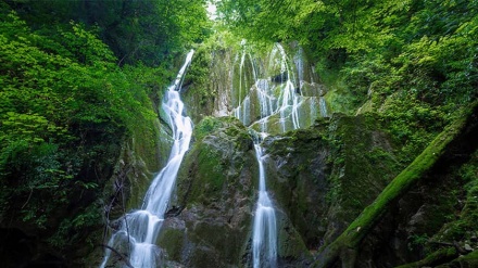 北部マーザンダラーン州のシェイアリーム滝
